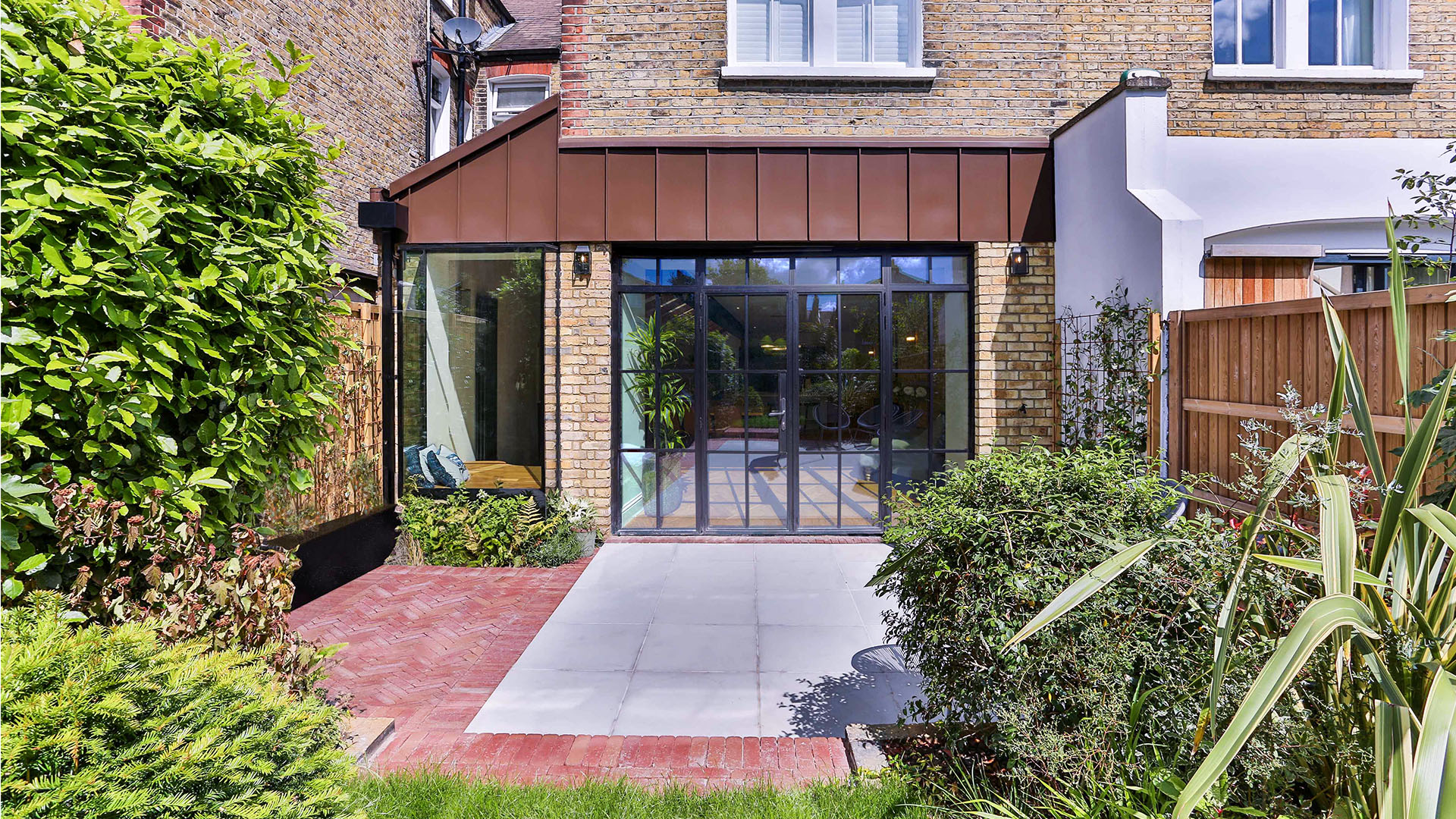 House renovation at Mayford Road by KJC Architects